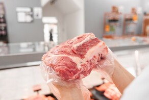 Сальмонелла и антибиотики: у пяти производителей мяса нашли грубые нарушения несоответствия