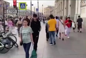В США продолжается безумный по популярности тренд: "Посмотри на Россию, что ты видишь?"
