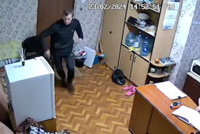 Извинения и вежливость рецидивиста не помешали ему украсть сумку у диспетчера такси