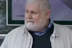 Трогательный диалог на автобусной остановке