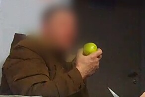 В Томске пьяный  дебошир забросал пассажиров самолёта яблоками