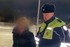 «Мои права — это божественные права»: женщина показала полицейским права, которые купила за марки