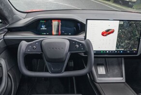 В Европе выступили против больших экранов и отказа от кнопок