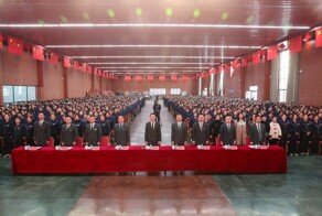 Китайская компания подарила денежных конвертов на 1,2 млн юаней в честь 8 марта