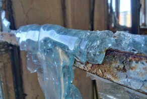 Текут ли оконные стекла?