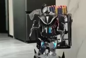 Современные игрушки у детей из богатых семей