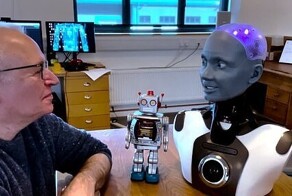 Робот Ameca показала пародии на знаменитостей