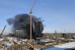 "Кто поджёг? Славик?": в Твери эпично загорелась недостроенная многоэтажка
