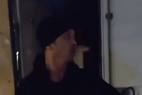 "Вылетишь из страны!":  в Москве курьер-мигрант напал с отвёрткой на сотрудников ПВЗ из-за замечания