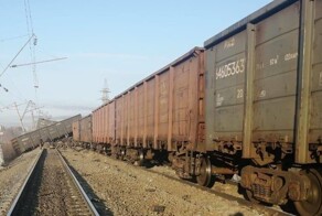 Более двадцати грузовых вагонов сошли с рельсов в Приамурье