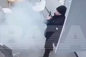 «Вы справились с задачей»: в Новосибирске мошенники выманили у мужчины 3 миллиона рублей и велели запустить фейерверк в офисе Сбера