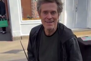 Блогер из Нью-Йорка случайно встретил на улице Уиллема Дефо и попросили показать, что на нём надето