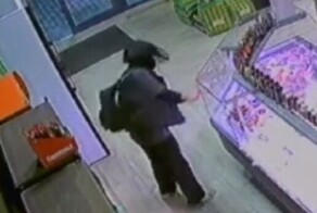 Женщина разгромила магазин и машину начальника, который не ответил ей взаимностью