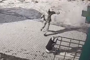 Грабитель спрыгнул с третьего этажа в попытке сбежать от полицейских в Екатеринбурге