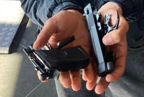 В Самаре задержали парня, который "ради смеха" ходил в ТЦ с пистолетом