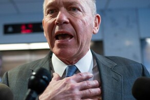 Глава Boeing решил заявил об уходе из компании на фоне скандалов из-за неполадок самолётов