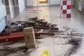 Клиентка маркетплейса наткнулась на полуголую девушку в пункте выдачи заказов