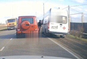 Заблокировал дорогу для скорой и настучал кулаками на уголовное дело