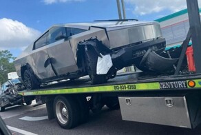 Ещё одно ДТП с участием Tesla Cybertruck. На этот раз машина выстояла на отлично