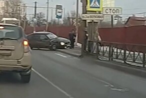 Пешеходы чудом не пострадали