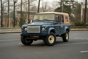 Очень дорогой рестмод старого Land Rover Defender