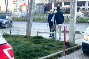 В Краснодаре водитель чуть не сбил пенсионера, а затем ударил его ногой