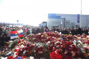 Около "Крокус Сити Холла" прошла панихида по погибшим в теракте