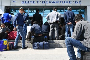 Власти Петербурга за неделю выявили более 400 мигрантов, подлежащих выдворению