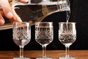 В России предложили делать «социальную водку» за 100 рублей