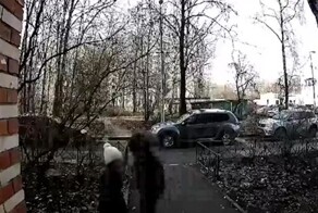 В Петербурге мужчина пытался завлечь детей к себе домой деньгами и конфетами