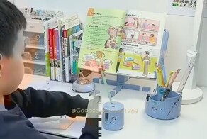 Как дети в Азии приходят из школы: столько гаджетов я не видел за всю жизнь