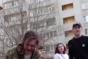 В Брянске зумеры избили мужчину для съёмок «хайпового видео»