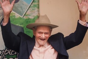 Спал и пил: самый старый мужчина на земле умер в возрасте 114 лет