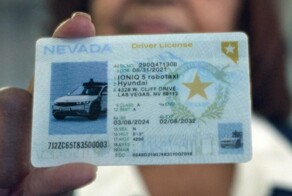 В США автомобиль сдал экзамен и получил водительское удостоверение