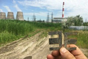 Откуда брались металлические буквы Е и Ш на улицах в 90-ых?