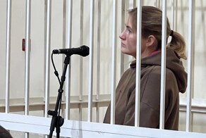 Девушку, «пощекотавшую грудь» скульптуре «Родина-мать», осудили на 10 месяцев исправительных работ