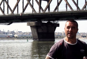 За 15 лет бизнесмен спас 25 самоубийц (4 фото)