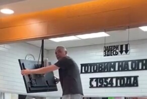 На улицу иди, придурошный!: Пьяный мужик разнес «Бургер Кинг» в Подмосковье