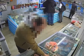 Мужчина украл целого краба из магазина в Балашихе