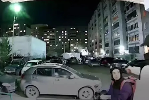 В Екатеринбурге местный житель, вооружившись пистолетом, напал на курьера
