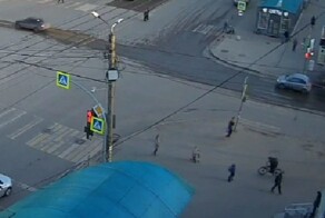 Велосипедист столкнулся с девочкой на самокате