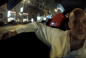 Телочки ведутся на Феррари (2 видео)