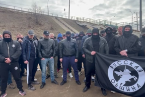 «Я перед вами виноват»: в Калужской области приезжий таксист нахамил женщине и вскоре пообщался с активистами из «Русской общины»