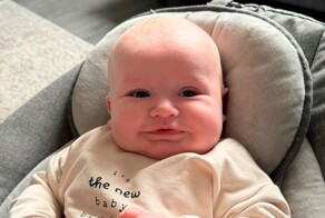 Малыш с нарушением слуха впервые слышит голос мамы