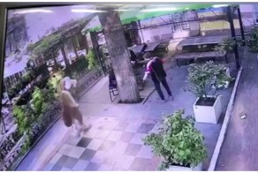 В Одессе парень подрался с белкой-аниматором