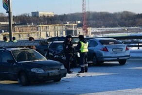 В Омске 11 парней инсценировали 19 ДТП, заработав на этом более 2 миллионов