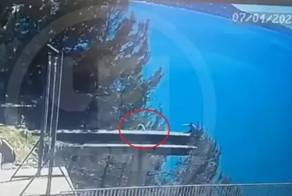 В Абхазии туристка из Сочи хотела сделать эффектный снимок, но упала с высоты и разбилась