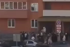 «Сигналили и кричали, потом стали плясать»: в Екатеринбурге свадебный кортеж южан возмутил местных жителей