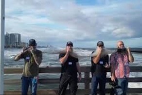 Три рекорда Гиннесса за самые длинные цепочки из бород и усов побили во Флориде