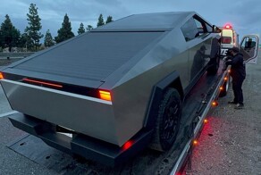 Владельцы Tesla Cybertruck столкнулись с серьёзными проблемами